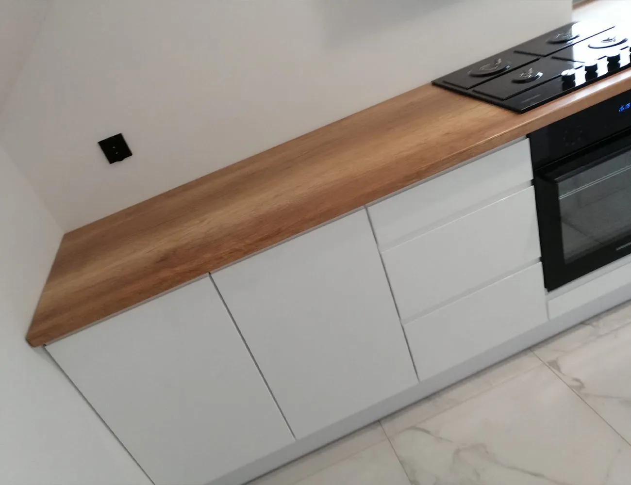 Kuchnia minimalistyczna drewno miniatura 3