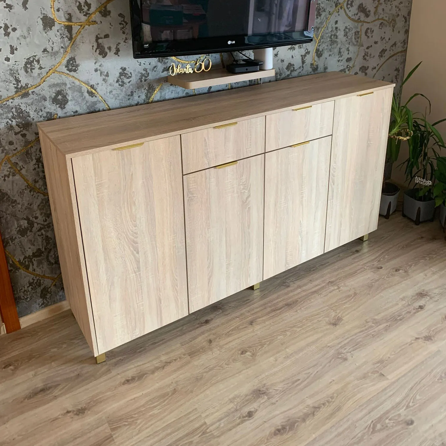 Realizacja: Komoda RTV w jasnym dębie do salonu