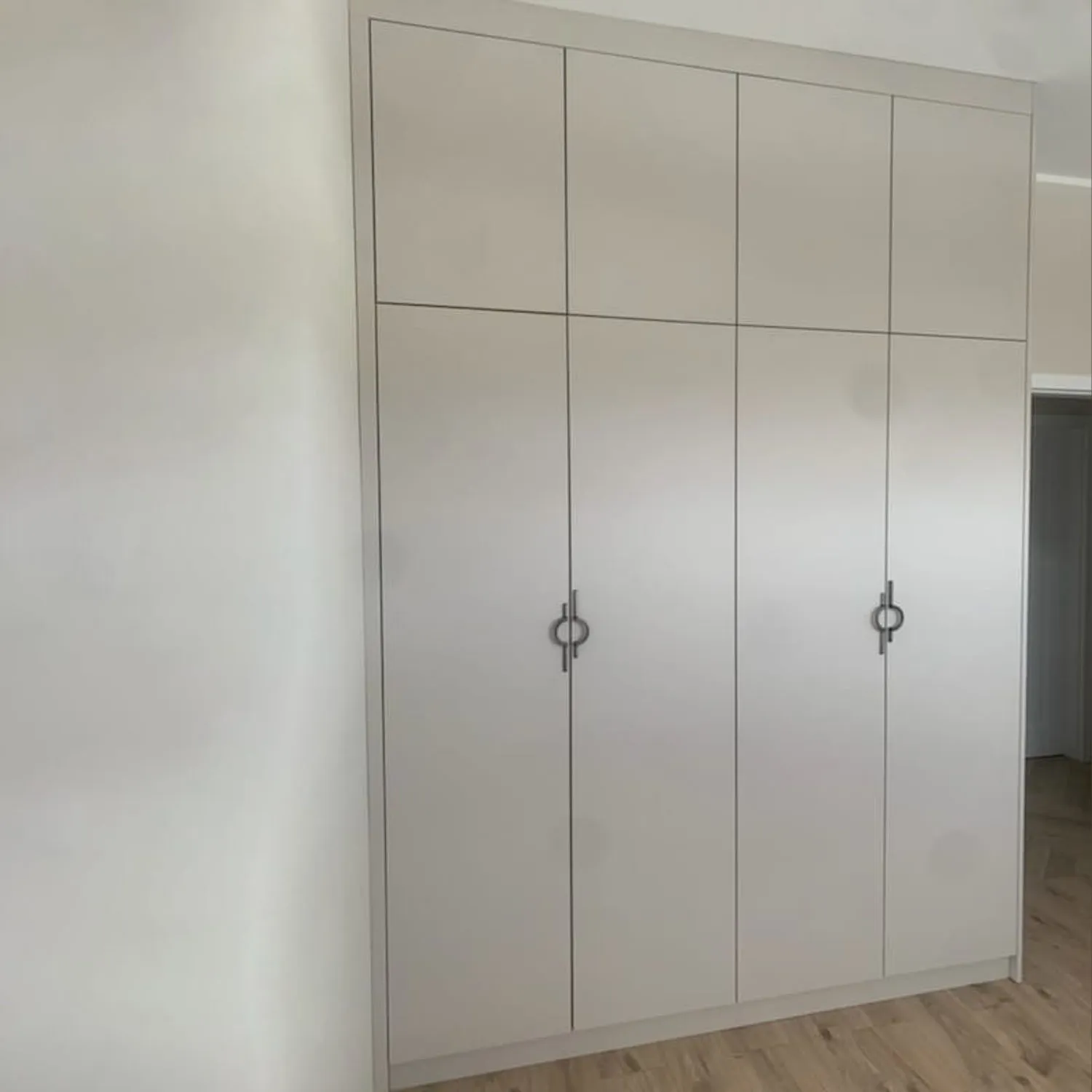 Biała szafa miniatura 2